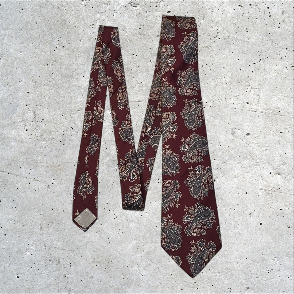 Christian Dior Mens Burgundy Paisley Silk Tie Made in USA Italian Fabric